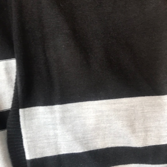 Sweater, poncho - Picture 3 of 3